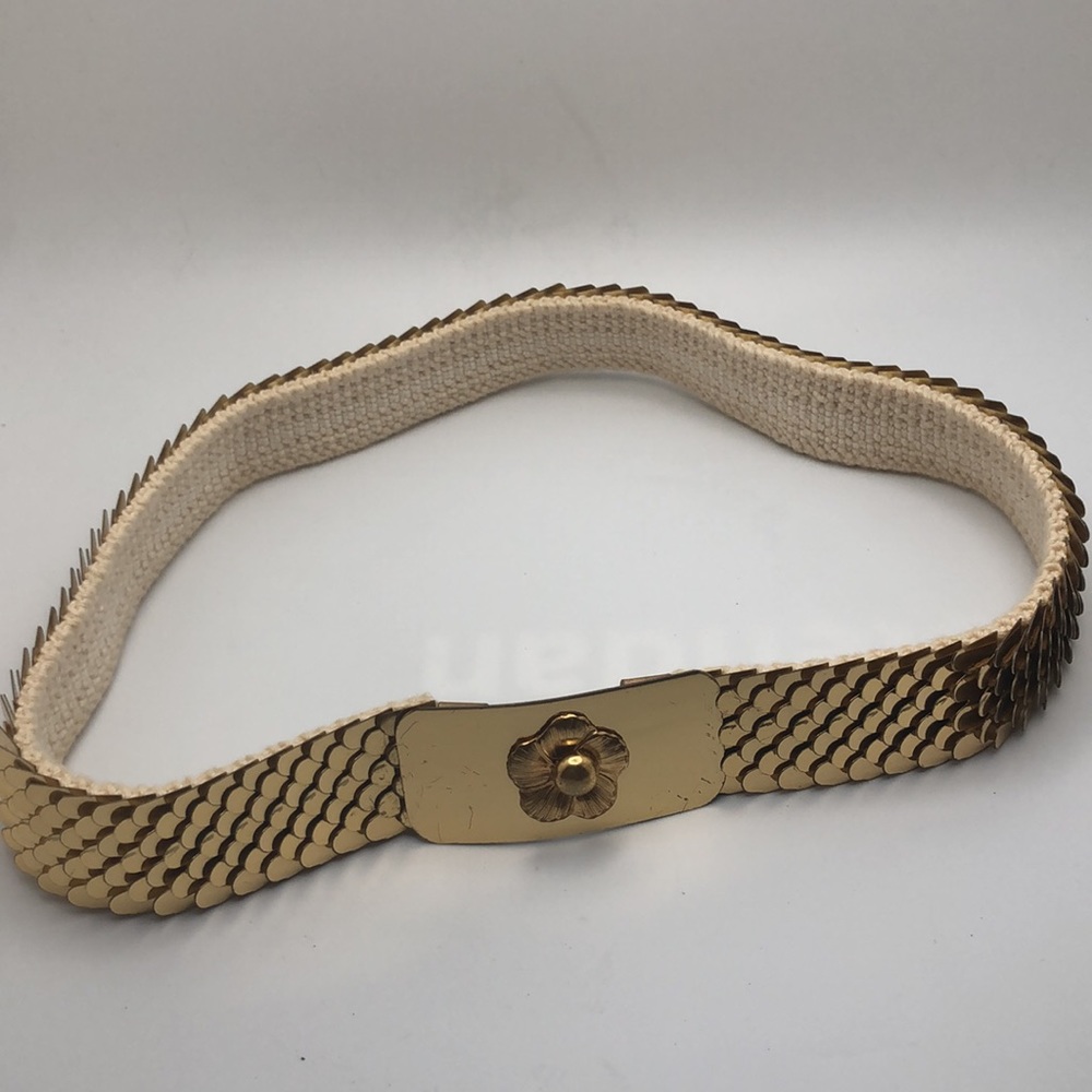 VTG Gold Stretchy Scale Belt Decorated with Flower on the Buckle Size XS/S